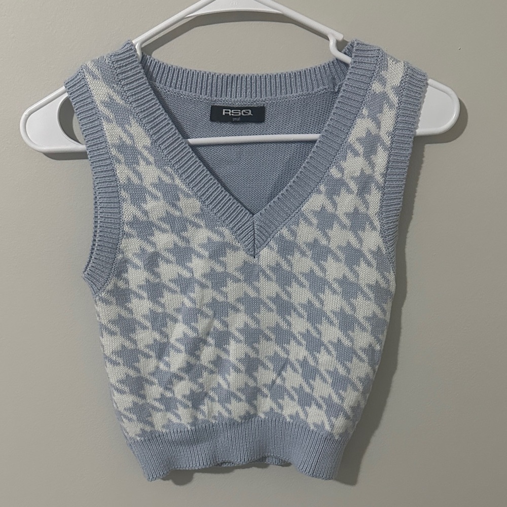 RSQ Women's V-Neck Sweater Vest in Blue and White